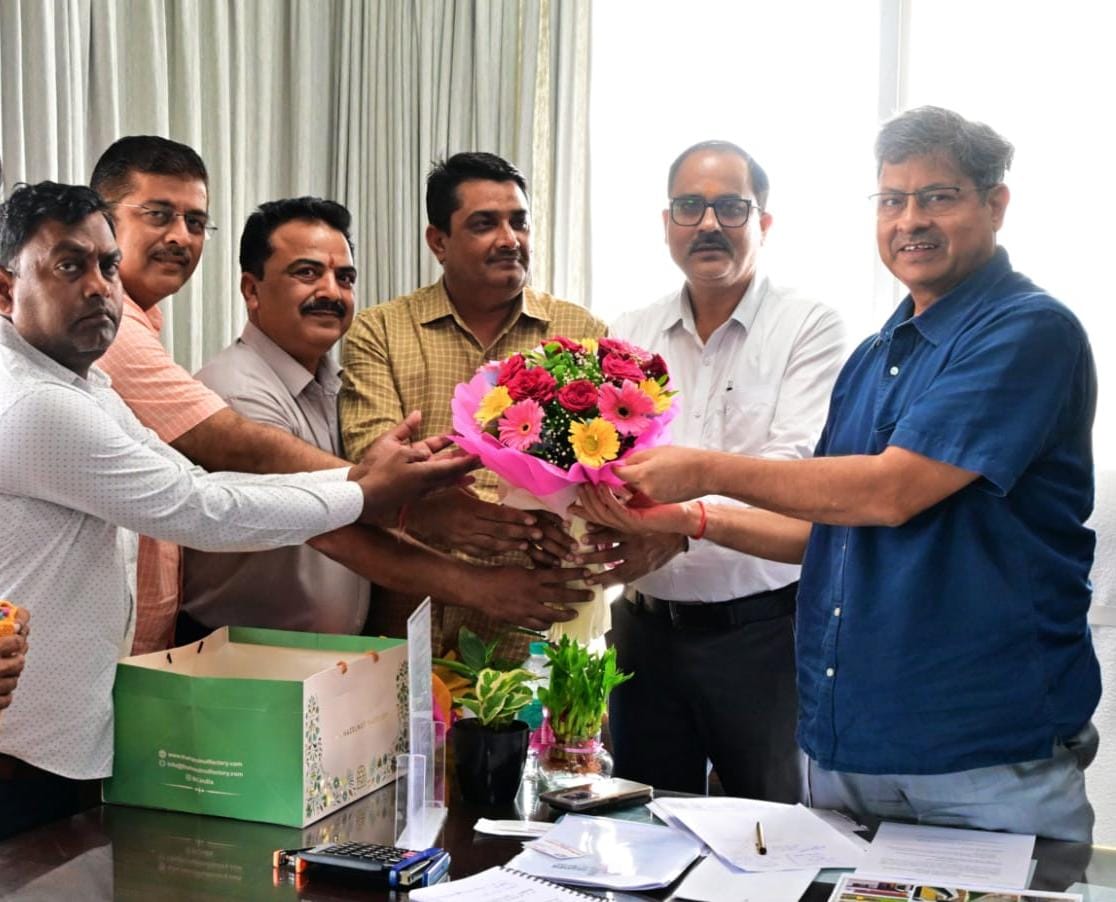 नवागत आयुक्त महोदय, ग्राम विकास से शिष्टाचार भेंट